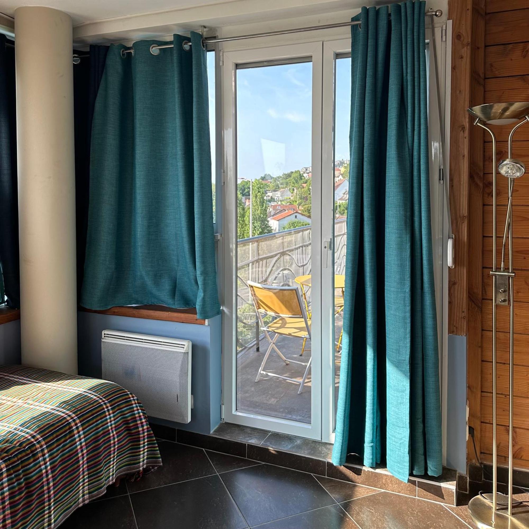 La Maison Du Coteau Bed & Breakfast