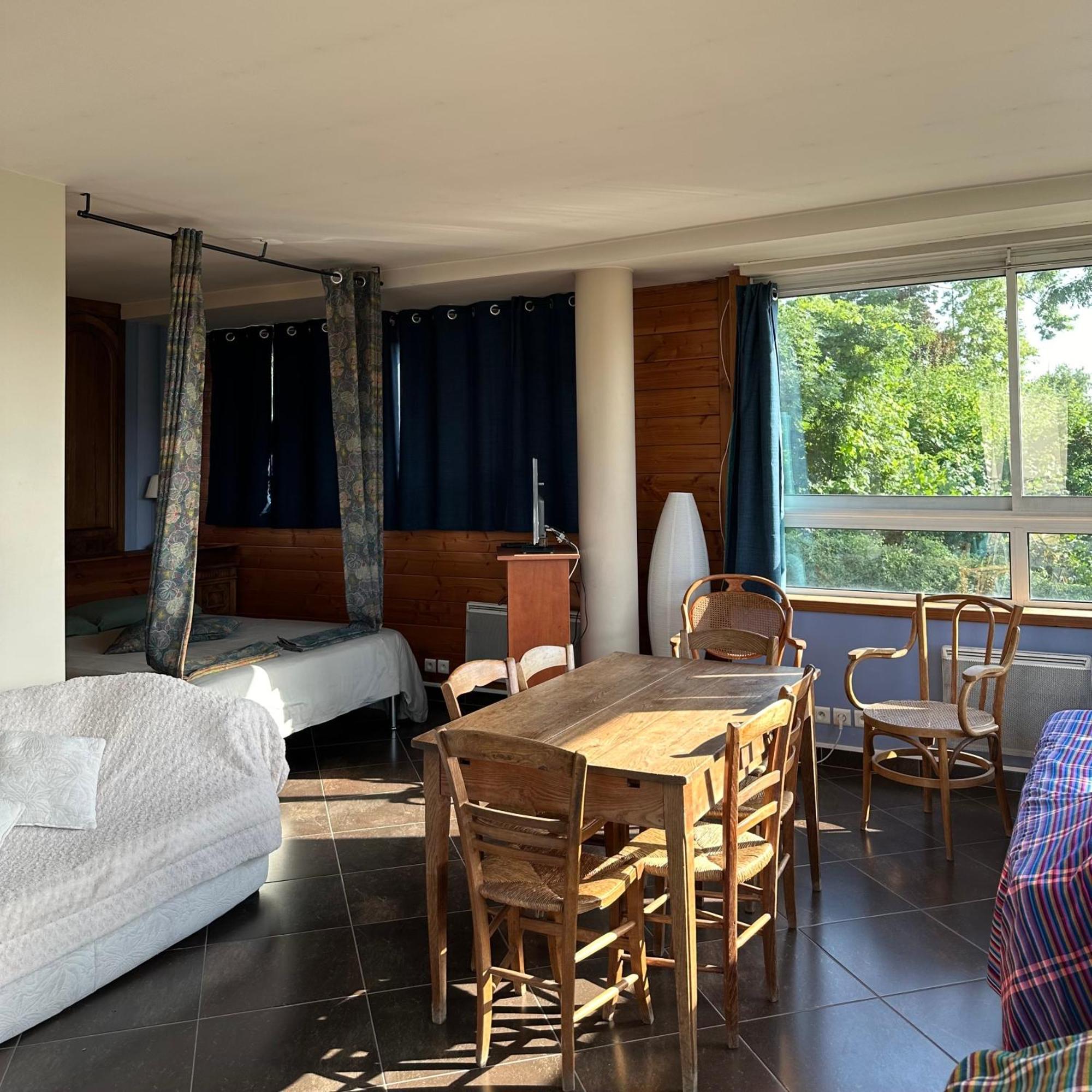 La Maison Du Coteau Bed and breakfast Cachan