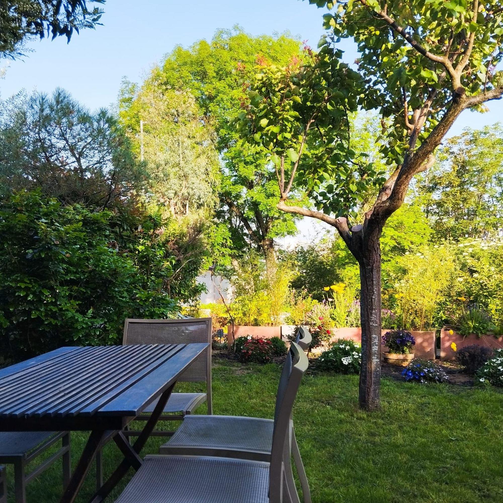 La Maison Du Coteau Bed & Breakfast 3*